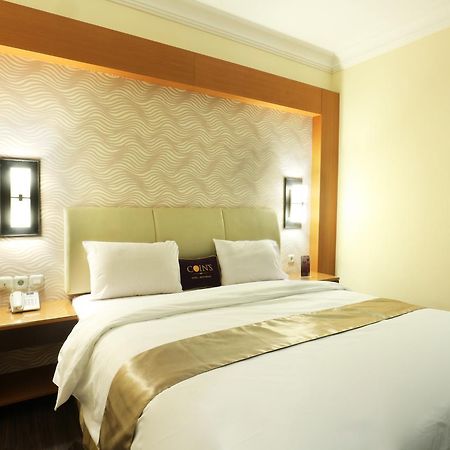 Coins Hotel Джакарта Экстерьер фото