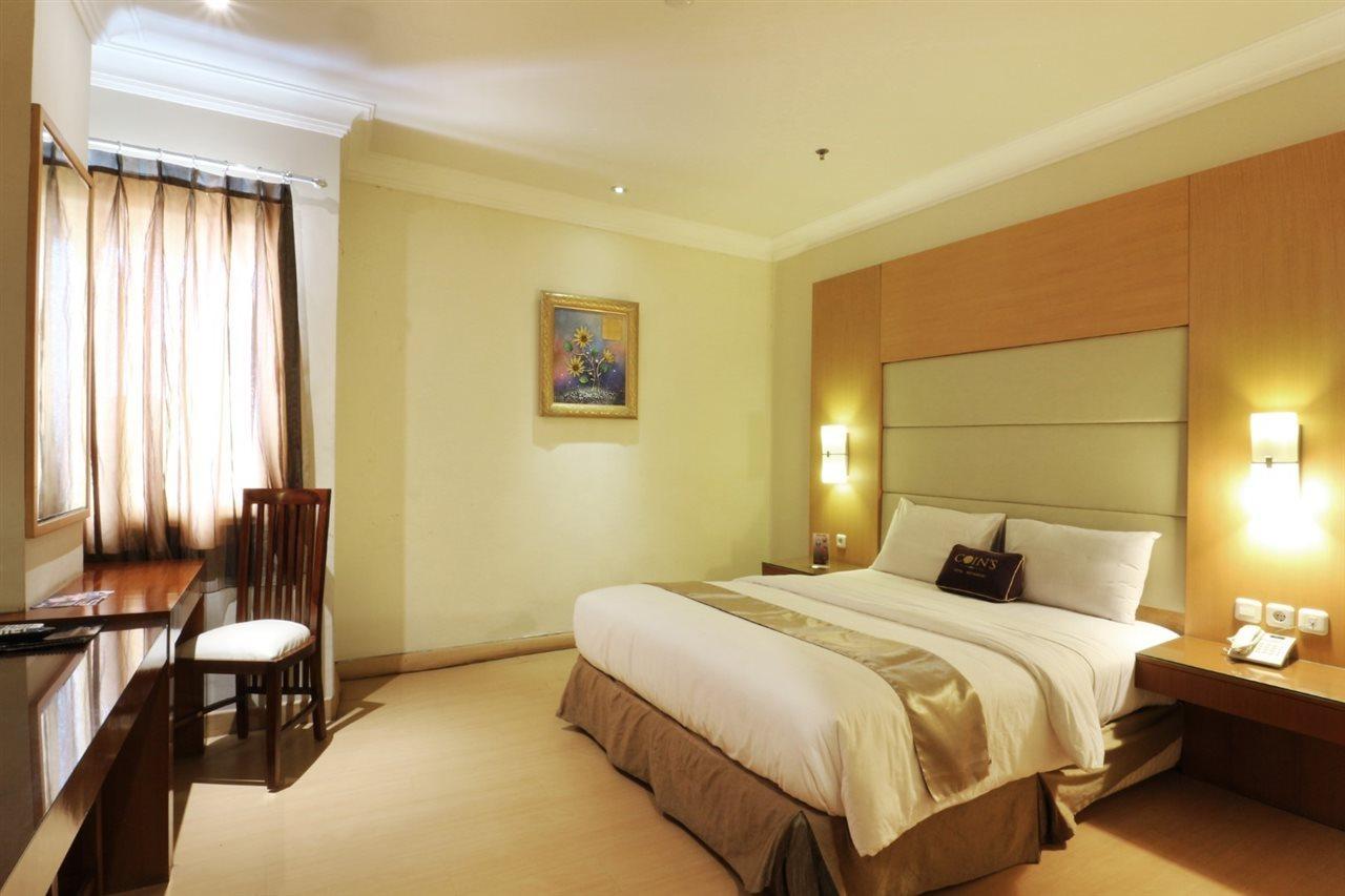 Coins Hotel Джакарта Экстерьер фото