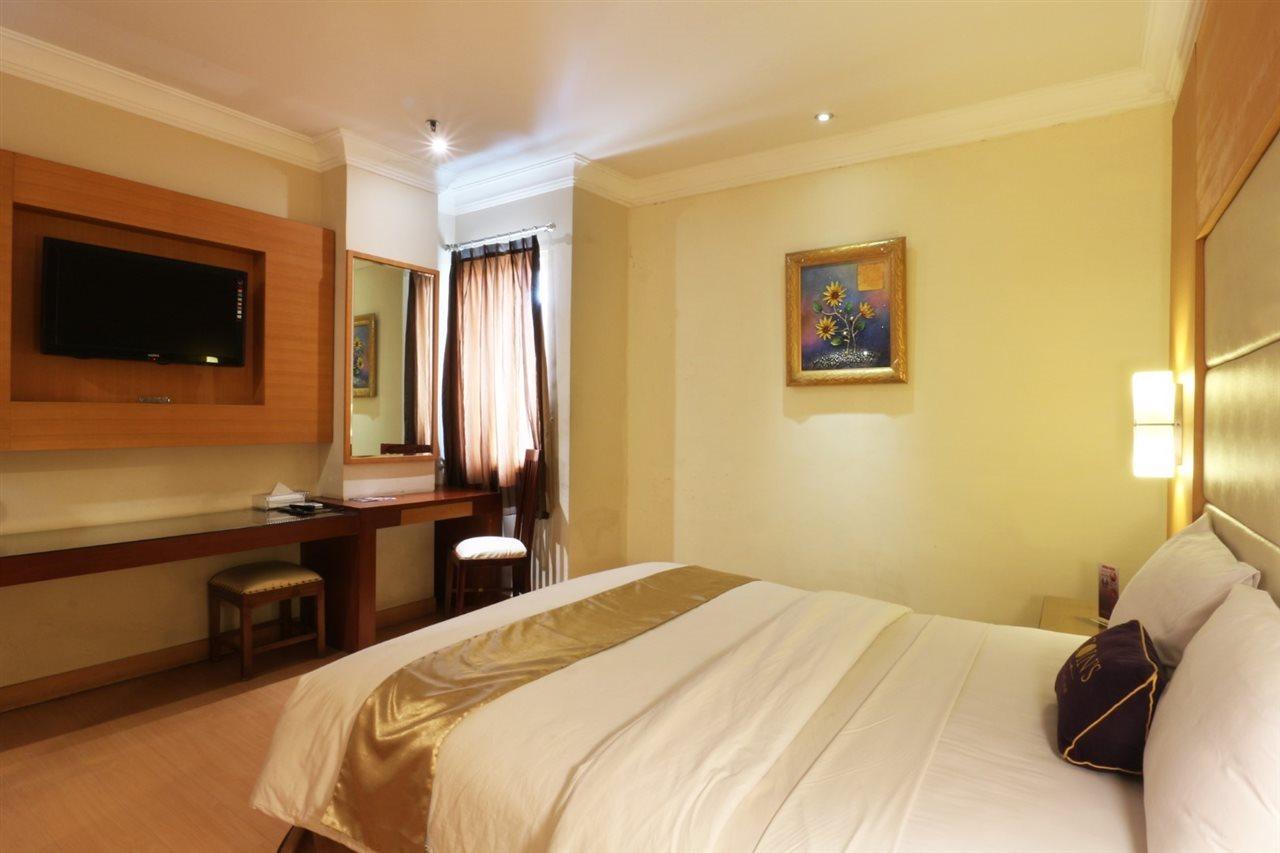Coins Hotel Джакарта Экстерьер фото