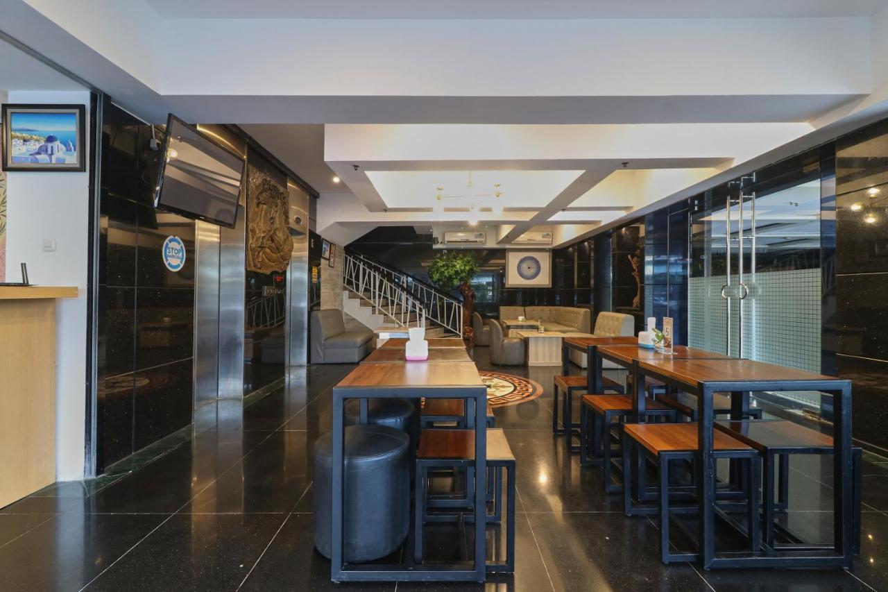 Coins Hotel Джакарта Экстерьер фото
