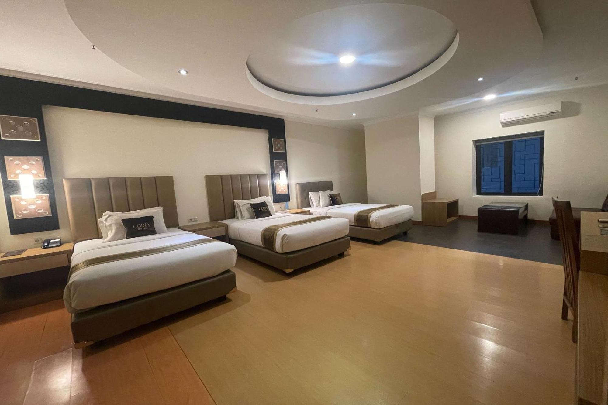 Coins Hotel Джакарта Экстерьер фото