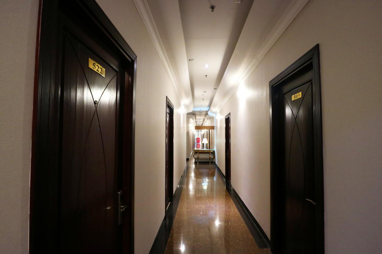 Coins Hotel Джакарта Экстерьер фото