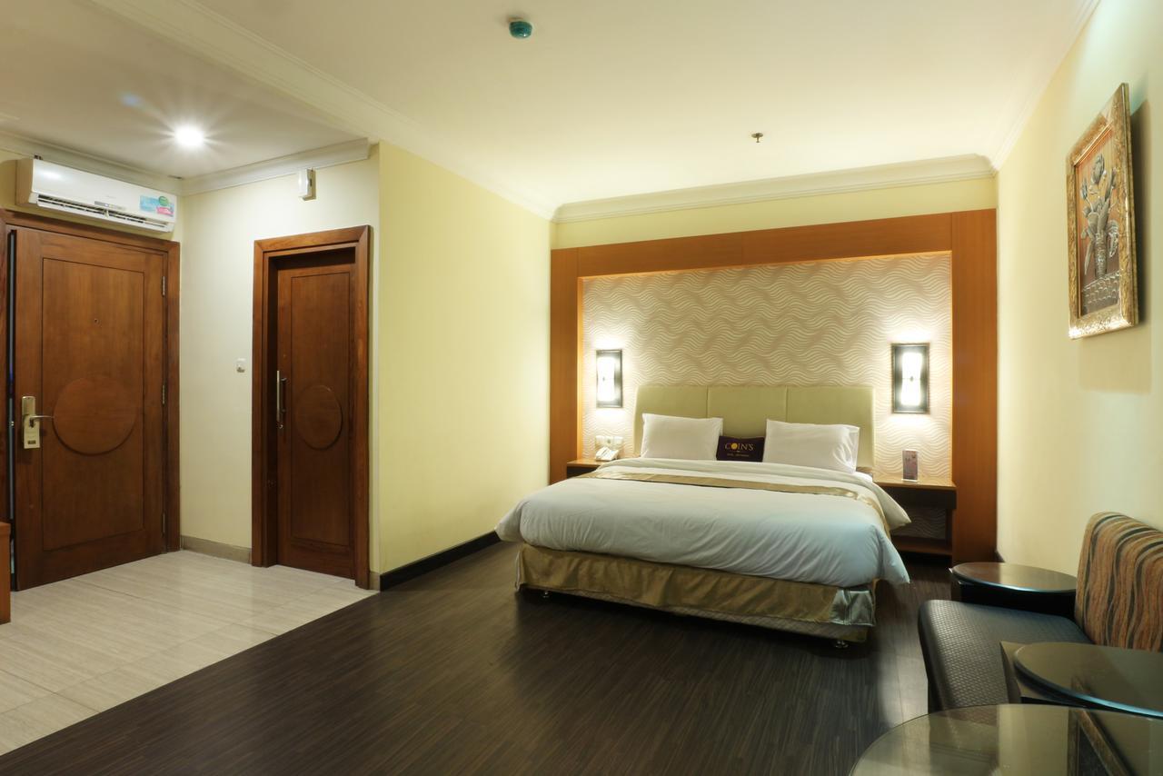Coins Hotel Джакарта Экстерьер фото